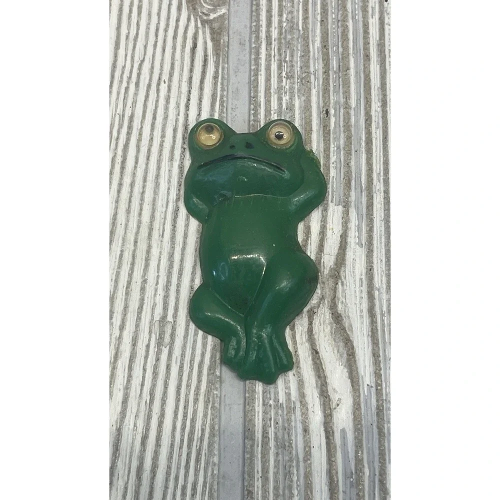 Vintage Travco Hong Kong Frog Refrigerator Magnets Set of 4 Green Plastic Retro
